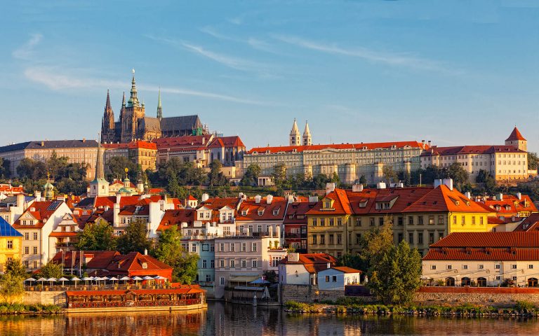 Hai sa vezi lumea cu Tarom: bilet avion Bucuresti - Praga