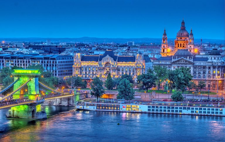 Hai sa vezi lumea cu Tarom: bilet avion Bucuresti - Budapesta