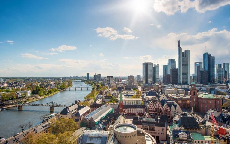 Hai sa vezi lumea cu Tarom: bilet avion Bucuresti - Frankfurt