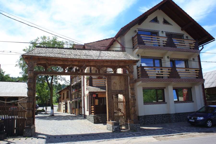 Craciun in Maramures la Pensiunea Lacramioara 3* by Perfect Tour