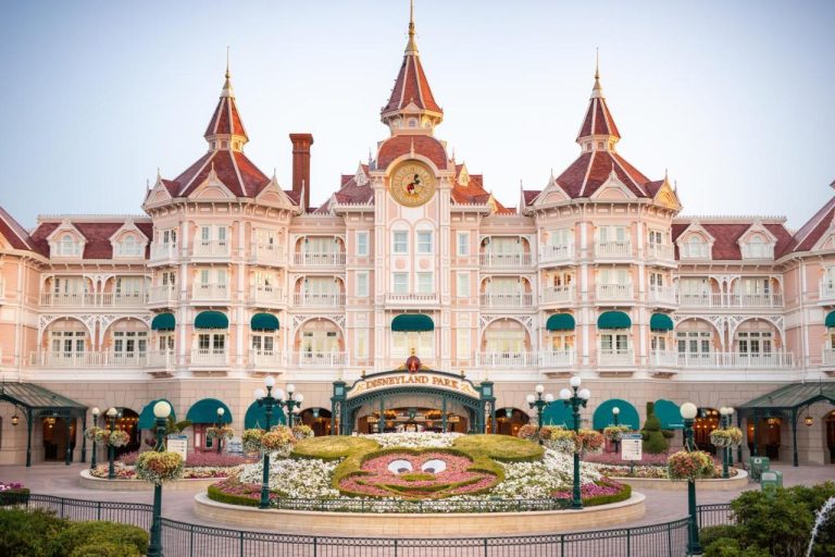 Craciun magic la Disneyland Paris - Disneyland® Hotel 5*